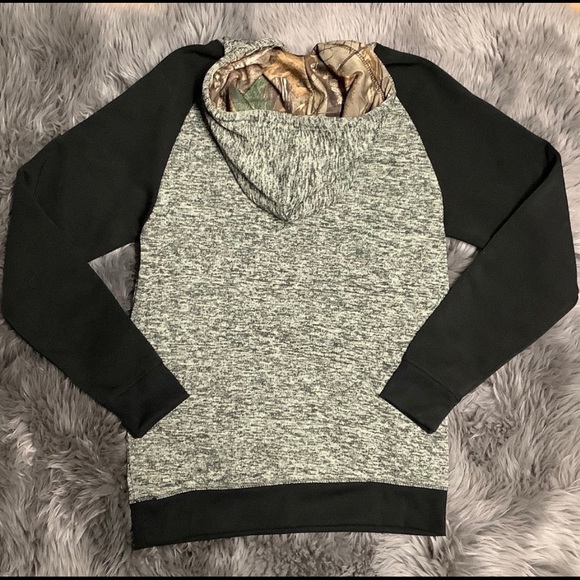 Small men Realtree hoodie - Picture 2 of 2